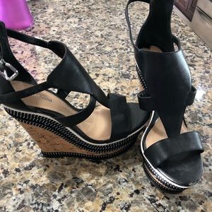 Black and brown bamboo wedges